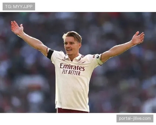 挪威国家队世预赛关键战在即,厄德高场边支持 挪威国家队世预赛关键战在即,厄德高场边支持