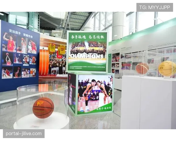 十五运会男篮决赛东莞篮球中心座无虚席，沸腾欢呼声掀翻屋顶