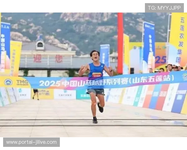 男子淘汰越野赛64名选手参赛，1.1公里短赛道节奏快速竞争激烈