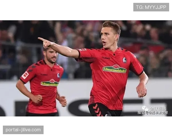 战术板:解析弗赖堡本赛季稳固防守的秘密——5-4-1防守阵型 战术板:解析弗赖堡本赛季稳固防守的秘密——5-4-1防守阵型